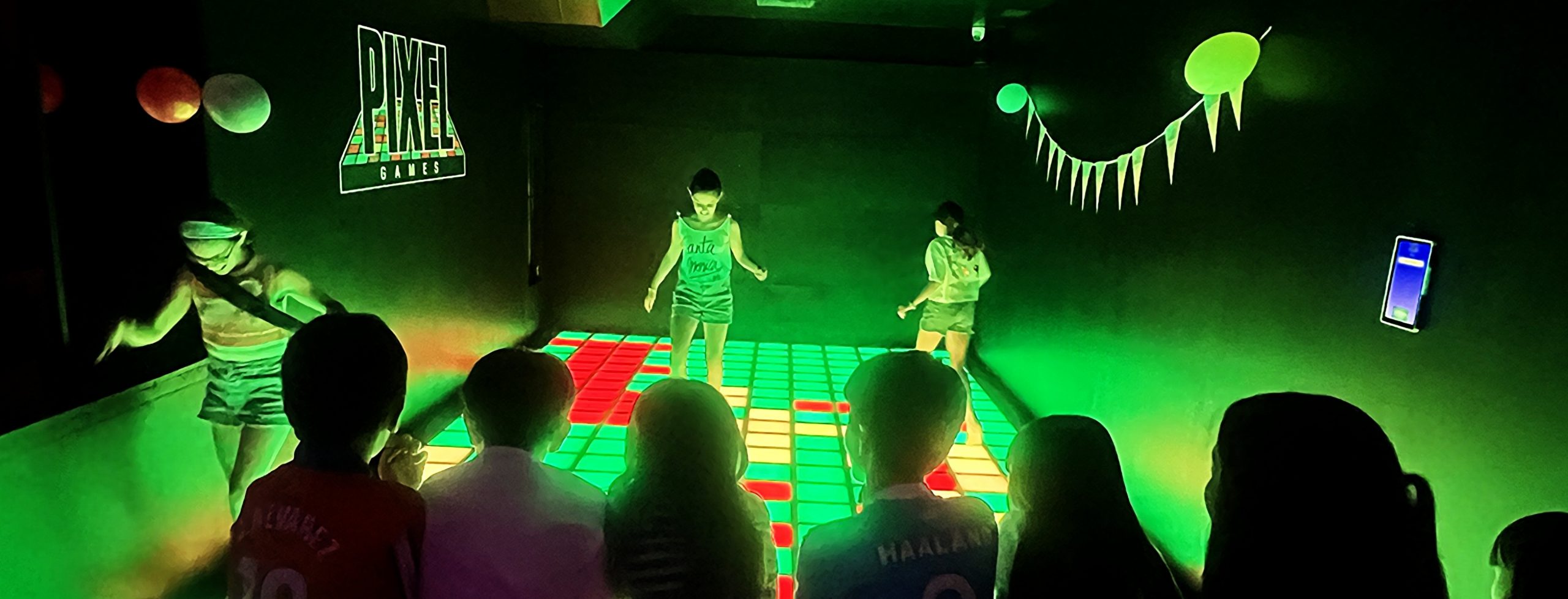 Cumpleaños infantiles jugando a El Suelo es Lava en Madrid en Laava Box